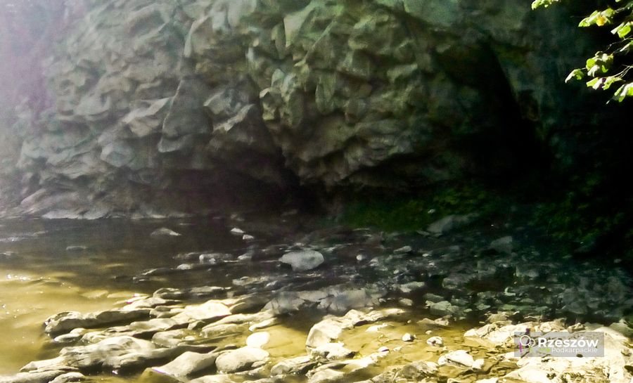 jaskinia jahybta w Bieszczadach