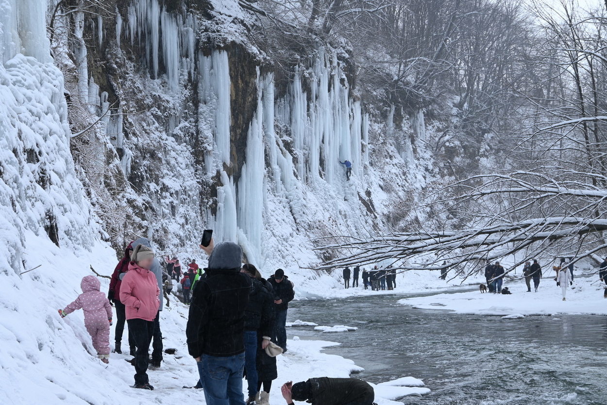 Lodospad w Rudawce Rymanowskiej