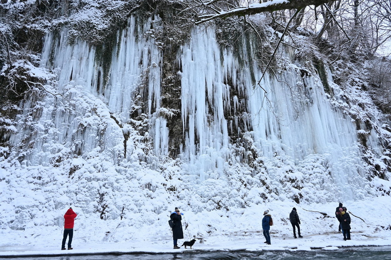 ogromne lodospady w Rudawce Rymanowskiej