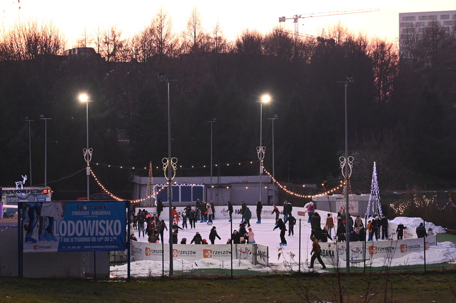 Lodowisko Rzesz&oacute;w: Park Sybirak&oacute;w