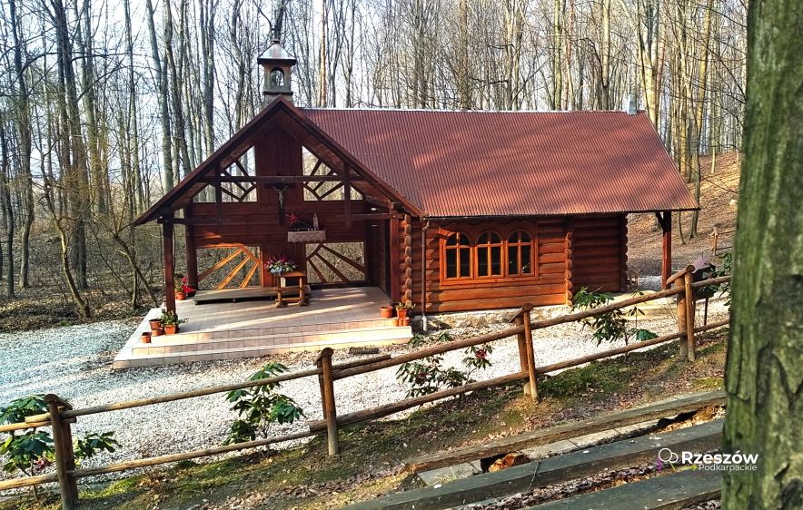 Kaplica ze źródełkiem w Hermanowej